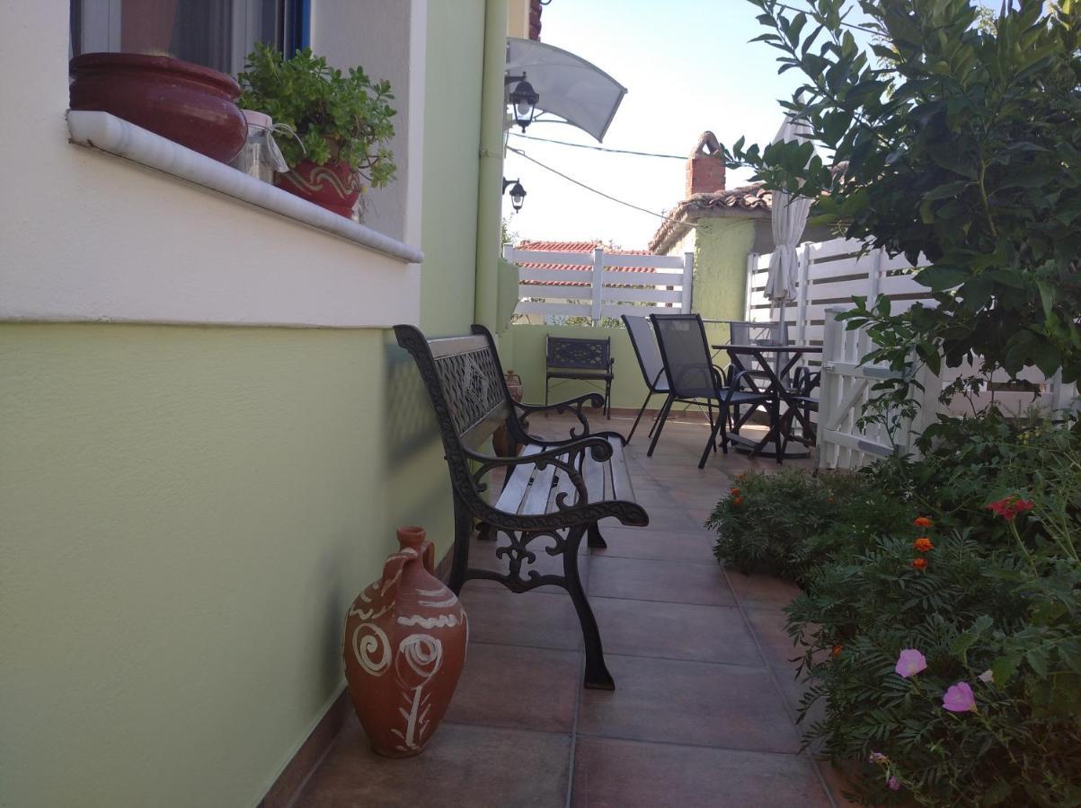Granny'S Home Roussopoulio Εξωτερικό φωτογραφία