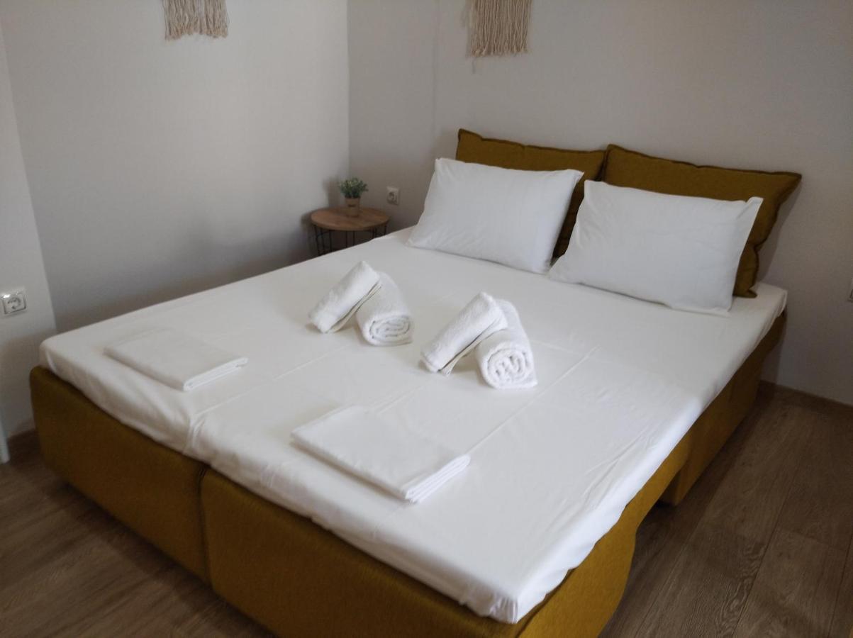Granny'S Home Roussopoulio Εξωτερικό φωτογραφία
