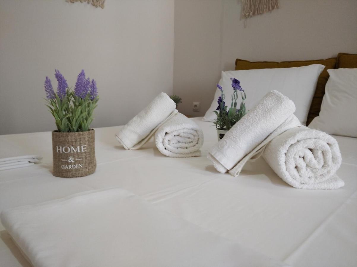 Granny'S Home Roussopoulio Εξωτερικό φωτογραφία