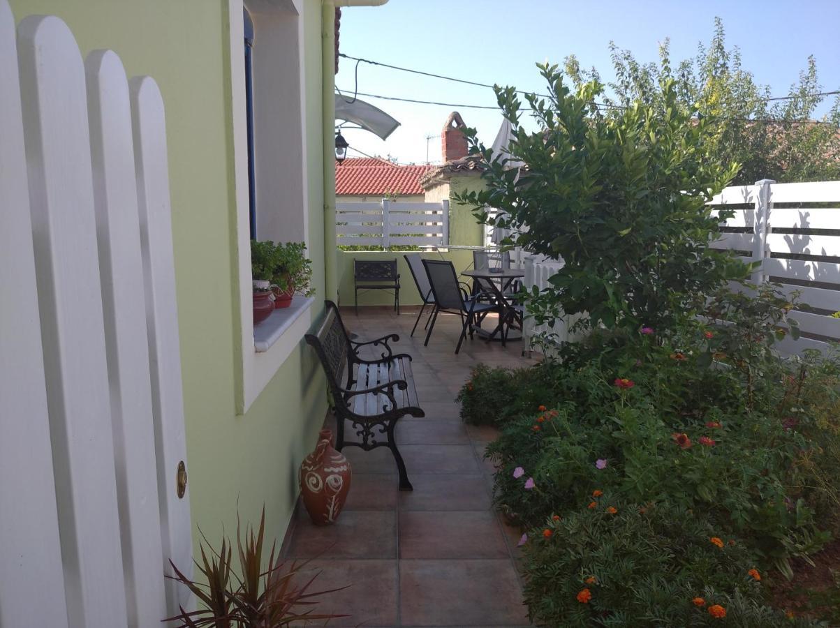 Granny'S Home Roussopoulio Εξωτερικό φωτογραφία