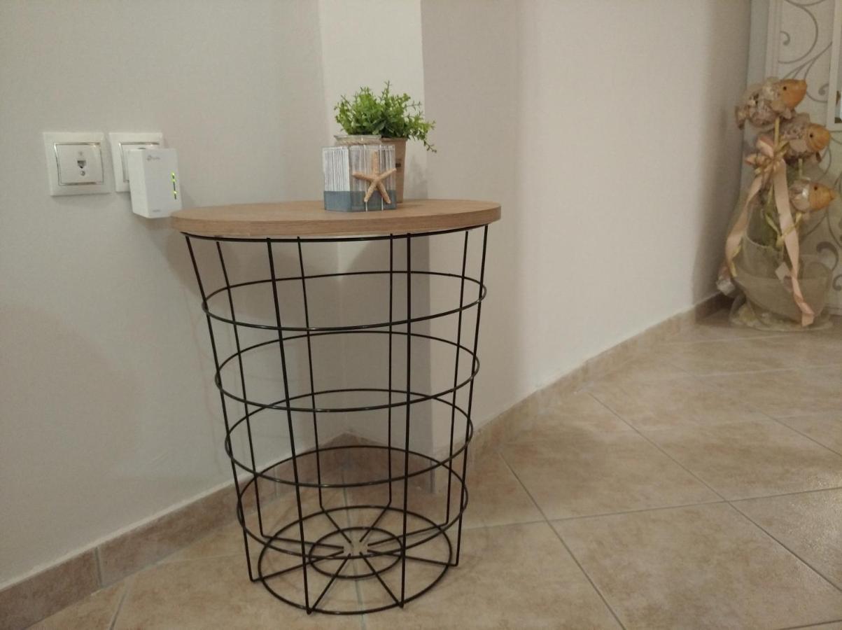 Granny'S Home Roussopoulio Εξωτερικό φωτογραφία
