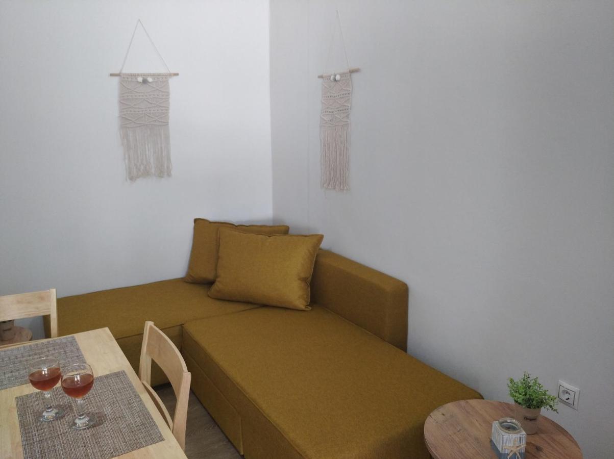 Granny'S Home Roussopoulio Εξωτερικό φωτογραφία