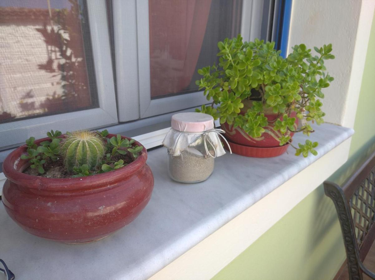 Granny'S Home Roussopoulio Εξωτερικό φωτογραφία