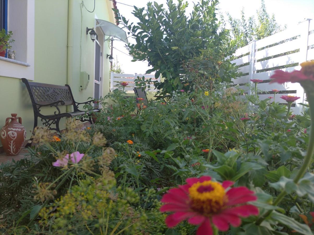 Granny'S Home Roussopoulio Εξωτερικό φωτογραφία