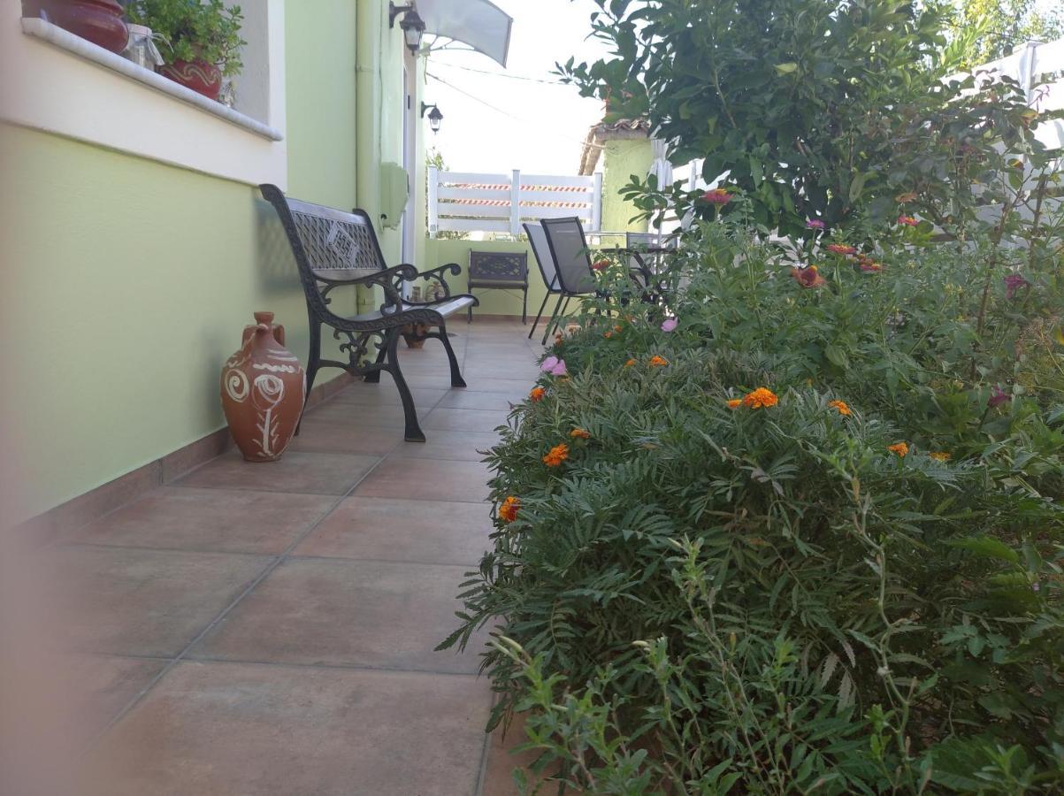 Granny'S Home Roussopoulio Εξωτερικό φωτογραφία