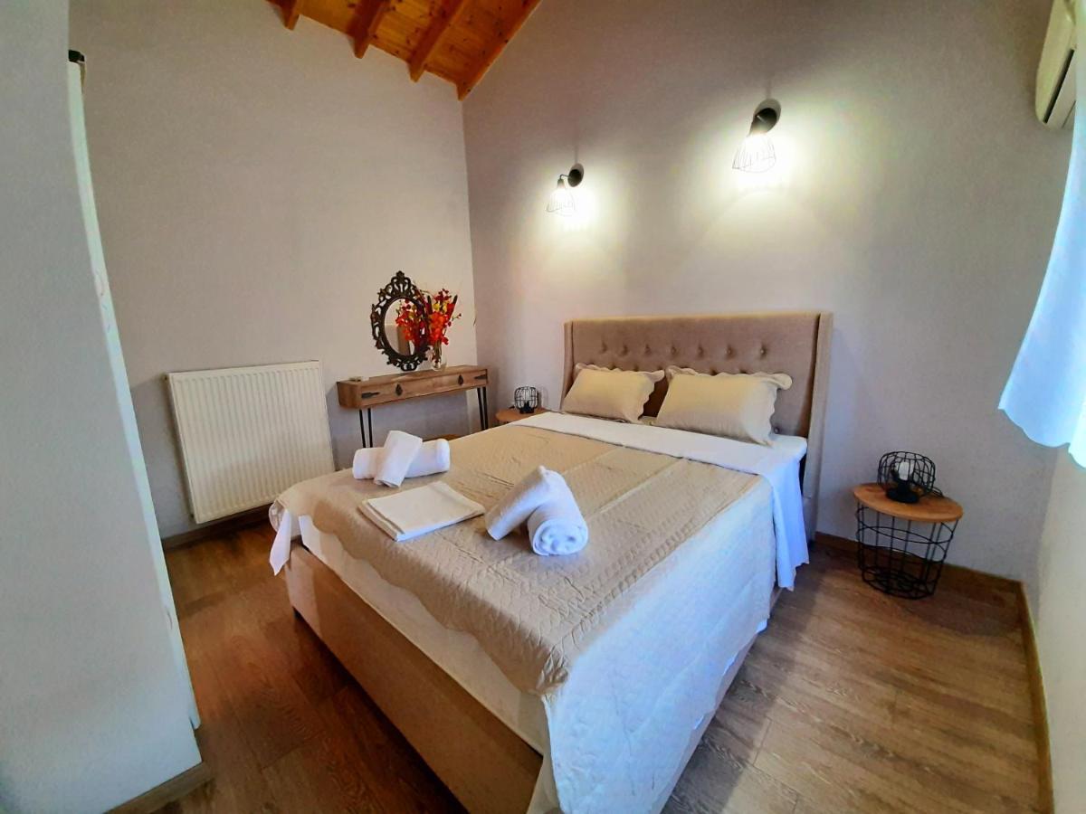 Granny'S Home Roussopoulio Εξωτερικό φωτογραφία