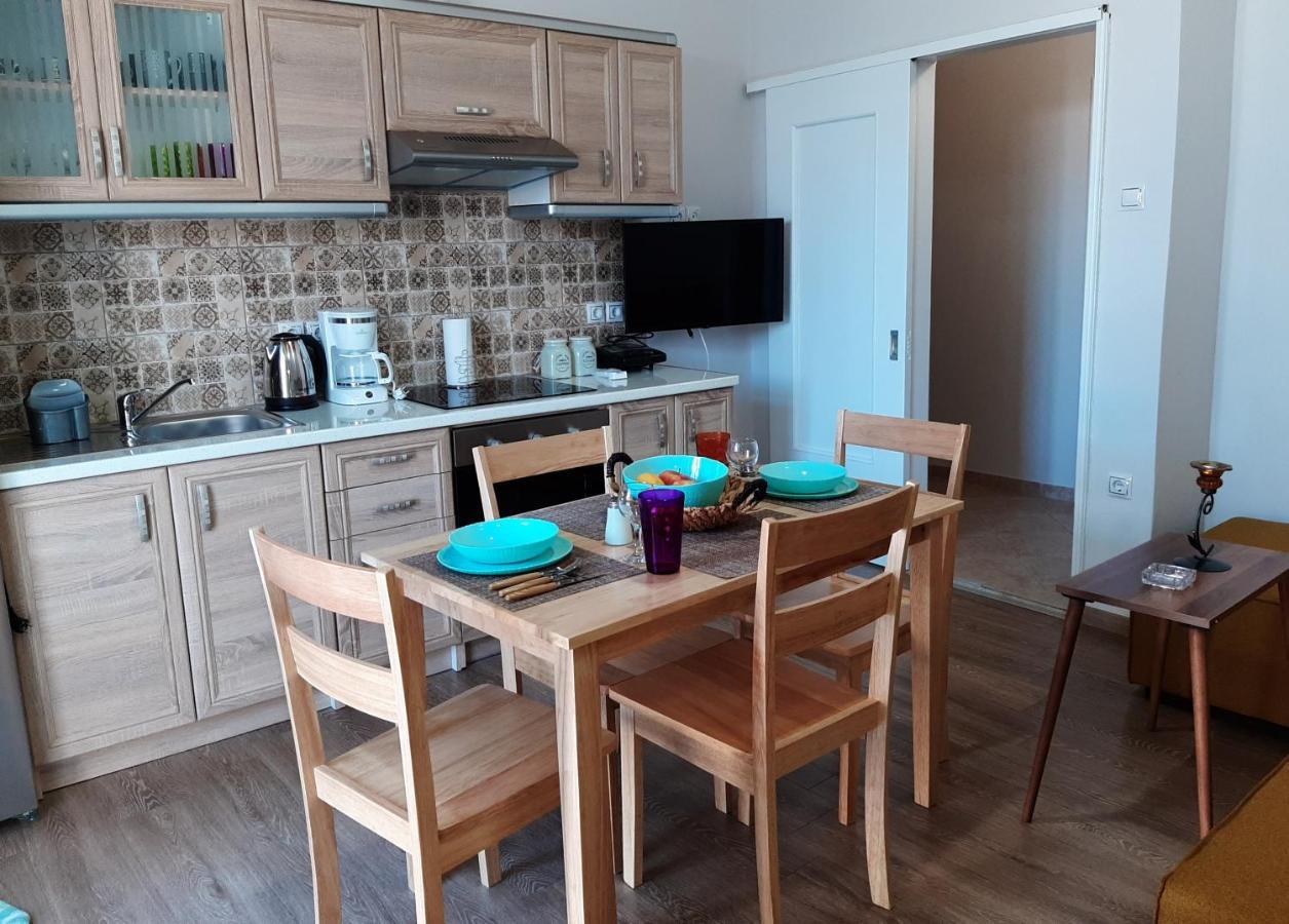 Granny'S Home Roussopoulio Εξωτερικό φωτογραφία